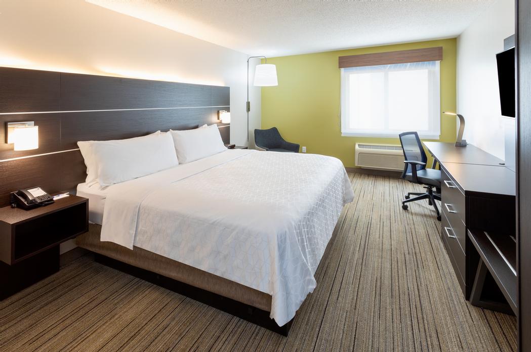 Holiday Inn Express - Pool