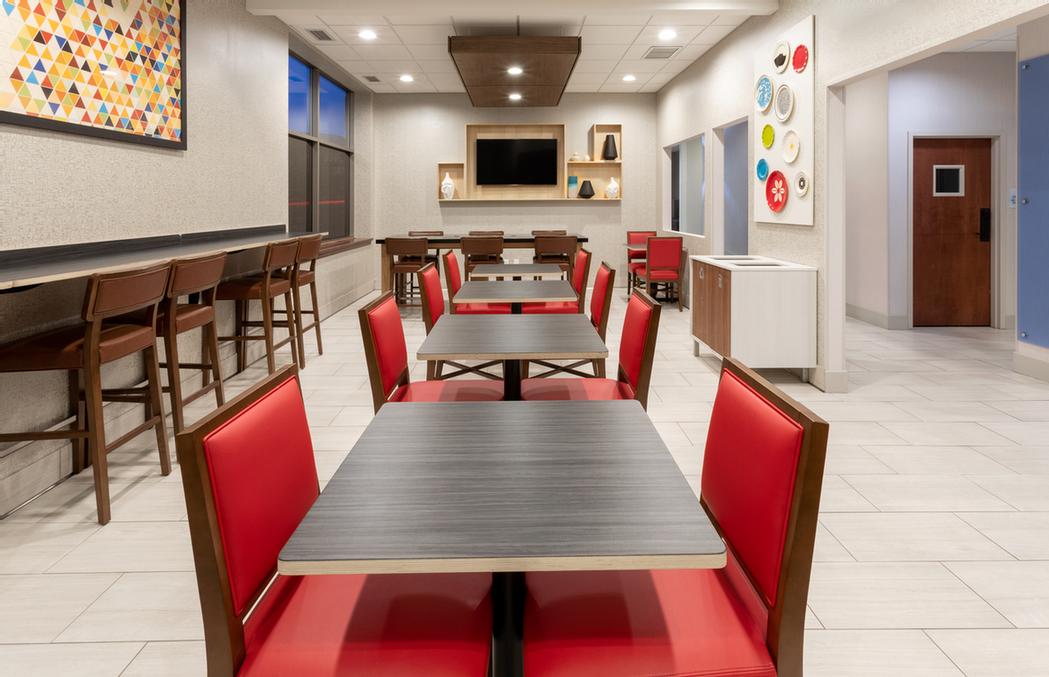Holiday Inn Express - 
