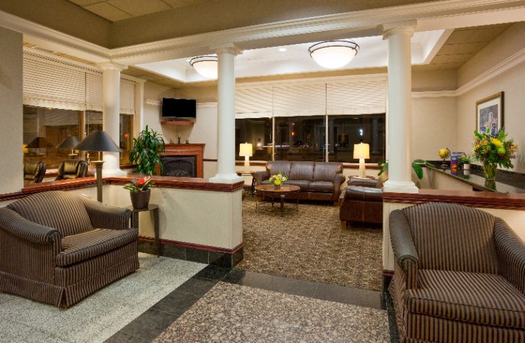 Holiday Inn Express - 