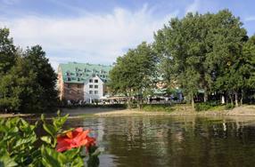Chateau Vaudreuil Suites Hotel - 