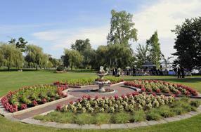 Chateau Vaudreuil Suites Hotel - 