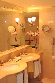Chateau Vaudreuil Suites Hotel - 