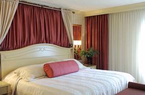 Chateau Vaudreuil Suites Hotel - Standard Suite