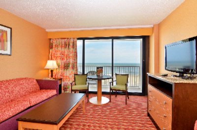 Comfort Inn & Suites Oceanfront - Oceanfront Queen Suite Living Room