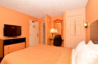 Comfort Inn & Suites Oceanfront - Oceanfront Queen Suite Bedroom