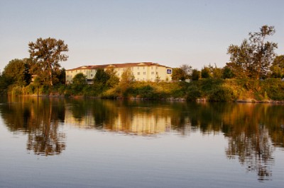 Holiday Inn Express by The River - Enjoy A Beautiful View Of The Willamette River
