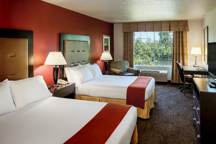 Holiday Inn Express by The River - Our Guestrooms Feature Bright And Spacious Windows Over Looking The Willamette River