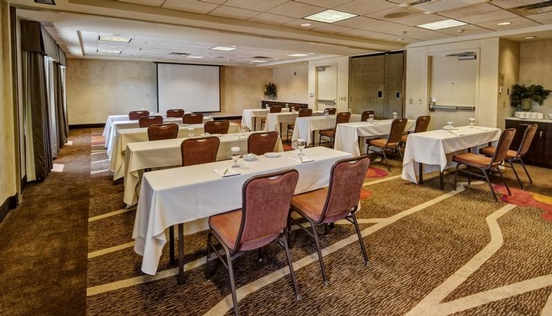Hilton Garden Inn Hershey Lounge