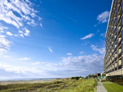 Shell Island Oceanfront Suites - 
