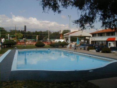 Rodeway Inn & Suites - 