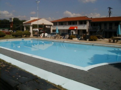 Rodeway Inn & Suites - 