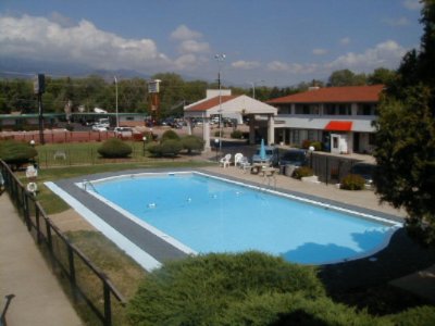 Rodeway Inn & Suites - 