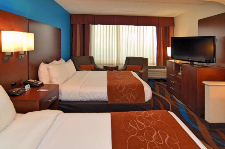 Comfort Suites Airport & Cruise Port - Room With 2 Queens