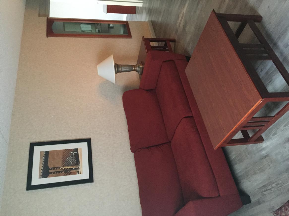 Clubhouse Inn & Suites Hotel - 