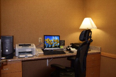 Hampton Inn & Suites - 
