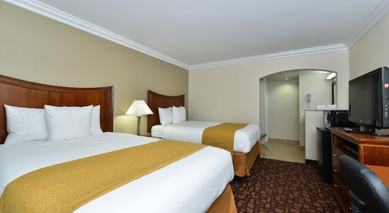 Quality Inn Downtown Sacramento - Swimming Pool