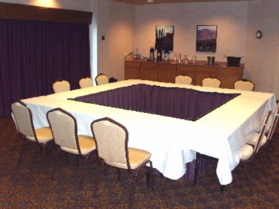 Holiday Inn Express Hotel & Suites - 