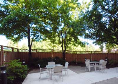 Comfort Suites Laurel Lakes - Patio Area