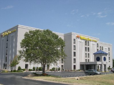 Holiday Inn Express University of Arkansas Area - Exterior