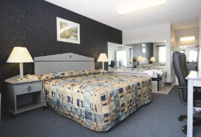 Knights Inn - Jacuzzi Suite