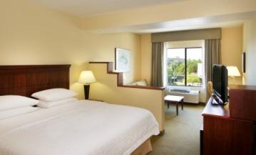 Hampton Inn Phoenix Airport North - Double Queen Bed Guest Room