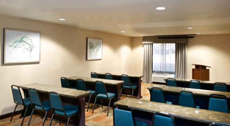 Hampton Inn Phoenix Airport North - Check Your E-mail In Our Complimentary Business Center