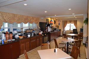 Baymont Inn & Suites Toledo / Perrysburg - Continental Breakfast Area