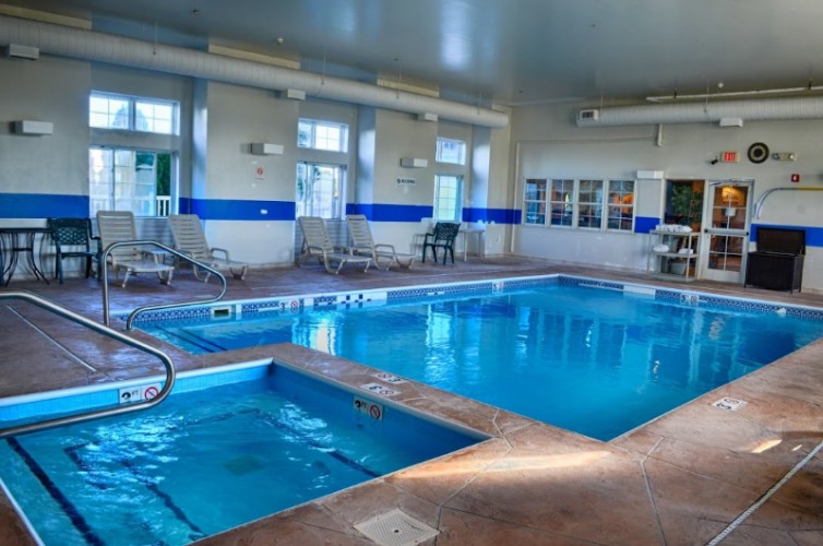 Baymont Inn & Suites Toledo / Perrysburg - Indoor Pool & Spa