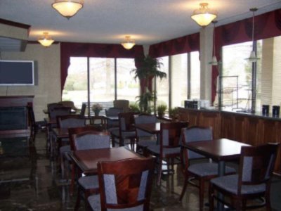The Chariot Hotel East Louisville - Breakfast Room