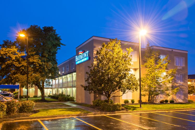 Baymont Inn & Suites Louisville East - 