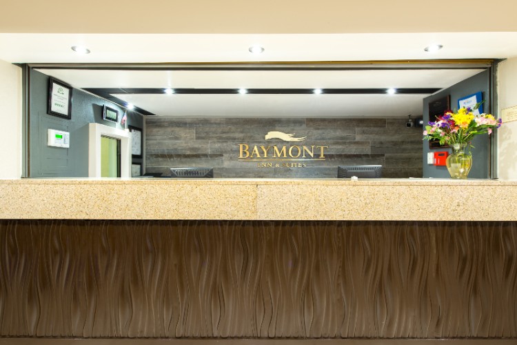 Baymont Inn & Suites Louisville East - 