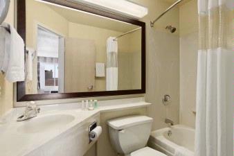 Baymont Inn & Suites Louisville East - 