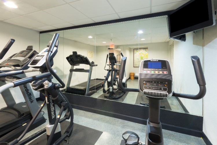 Baymont Inn & Suites Louisville East - 