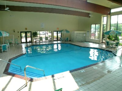Express Suites Riverport Inn - Swimming Pool