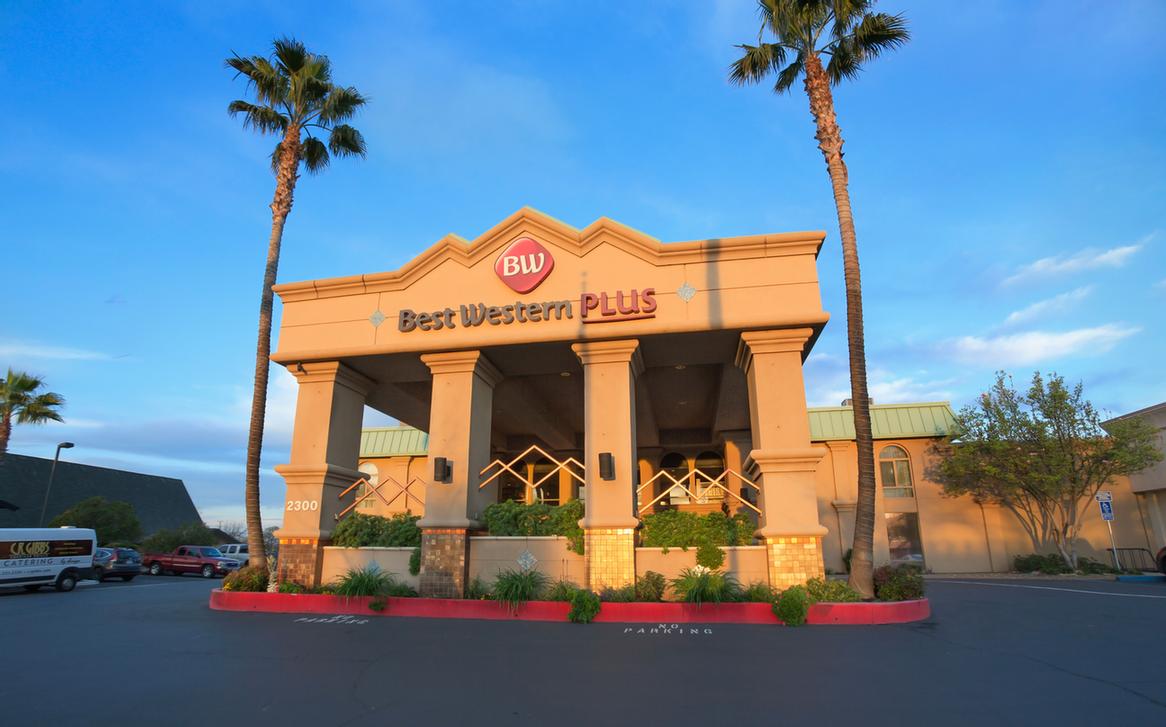 Best Western Hilltop Inn - 2 Blocks Off Cypress