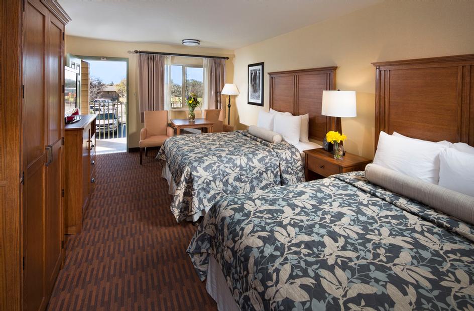 Best Western Hilltop Inn - Two Queen Beds