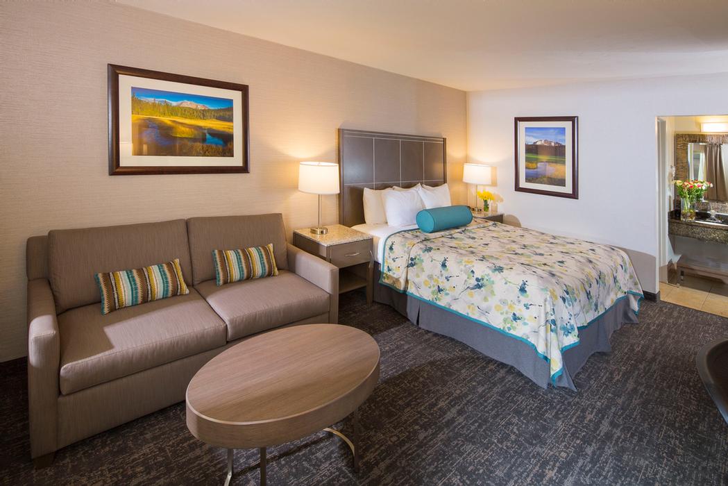 Best Western Hilltop Inn - Deluxe King Bed