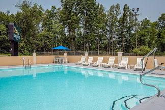 Comfort Inn & Suites - Outdoor Pool