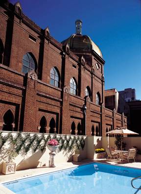 Renaissance Pere Marquette New Orleans - Outdoor Pool & Courtyard