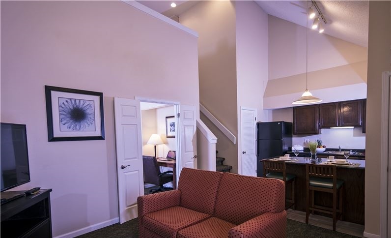 Chase Suites Hotel - 
