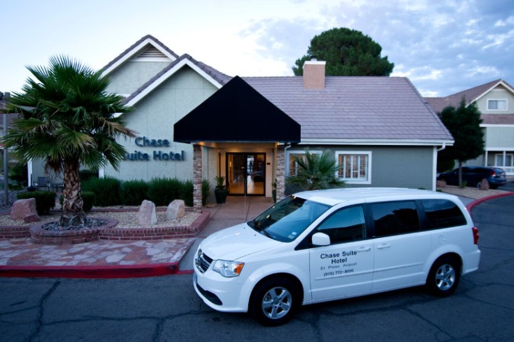 Chase Suites Hotel - 