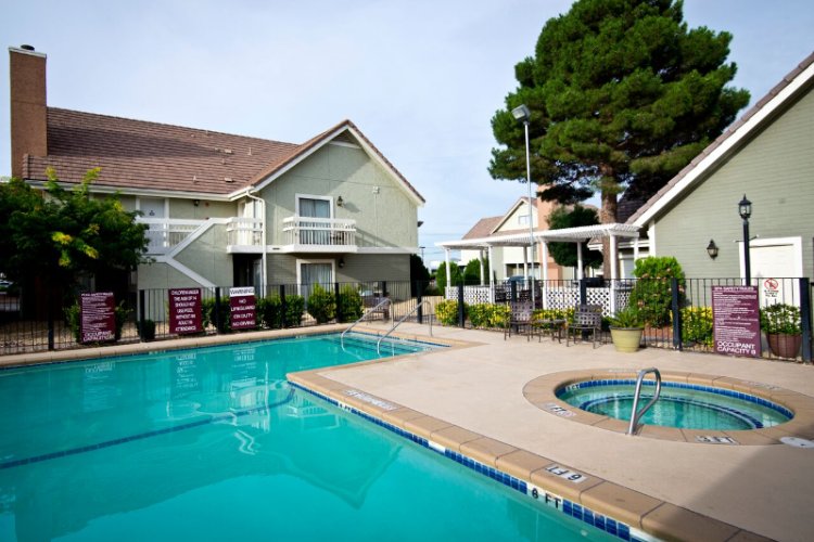 Chase Suites Hotel - 
