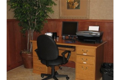 Hampton Inn & Suites Denton - Free Computer Center
