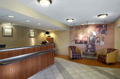 Red Roof Inn - 