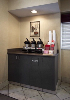 Red Roof Inn - 