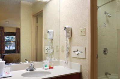 Ramada West Memphis - Guest Bathroom