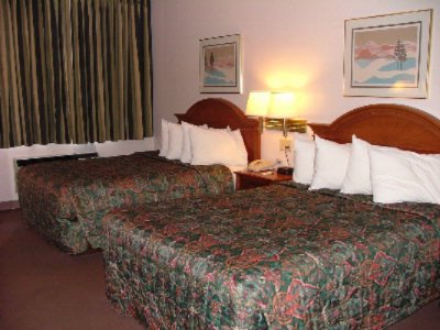 Howard Johnson Inn & Suites Binghamton - 