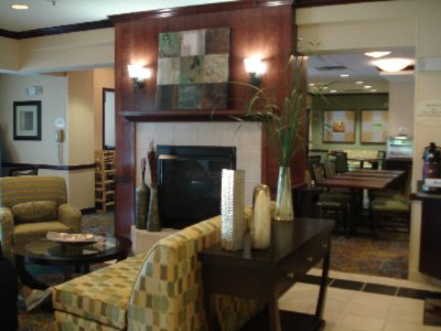 Springhill Suites by Marriott - Sit And Enjoy Your Company In Our Lobby.