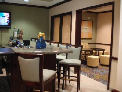 Springhill Suites by Marriott - Gather With Frineds And Family And Have A Cocktail In Our Newly Added Bar & Lounge.