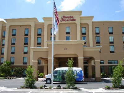 Hampton Inn & Suites - 